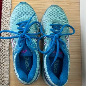 ASICS size 6 excellent condition
